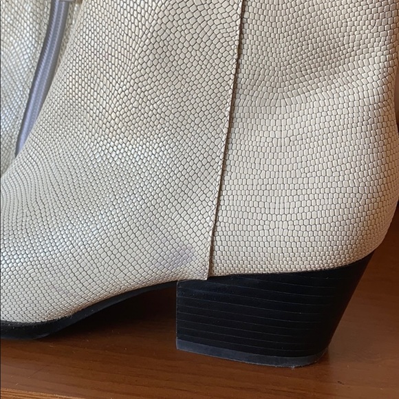 Calvin Klein Pointed-toe ankle booties - Picture 7 of 8